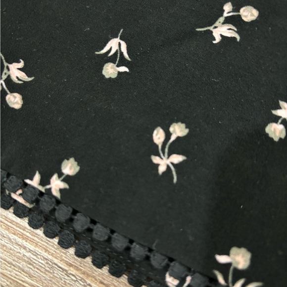 Ann Taylor fully line pencil skirt with back slit size 14. - Picture 10 of 11